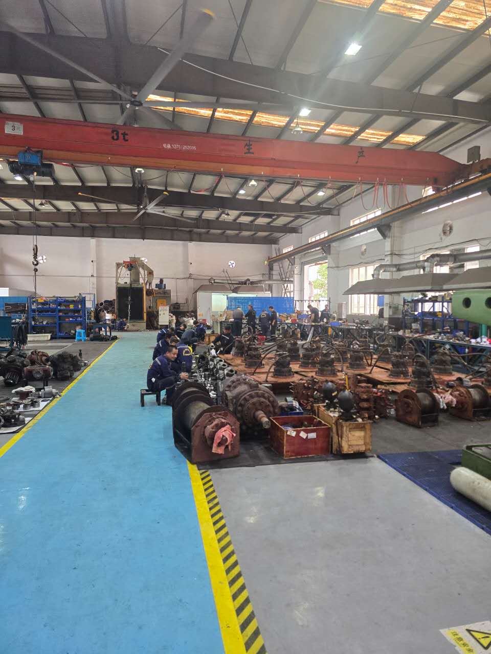 Large hydraulic cylinder in Hydel Shanghai workshop